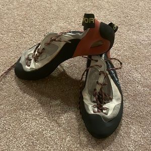La sportiva Rock climbing shoes - worn only a handful of times.